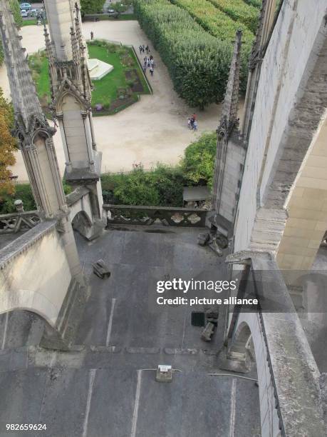 Broken-off pieces from the building lie on the roof of the Notre-Dame Cathedral in Paris, France, 27 September 2017. The air pollution is causing...