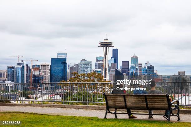 skyline de seattle - kerry park - peeter viisimaa or peeterv - fotografias e filmes do acervo