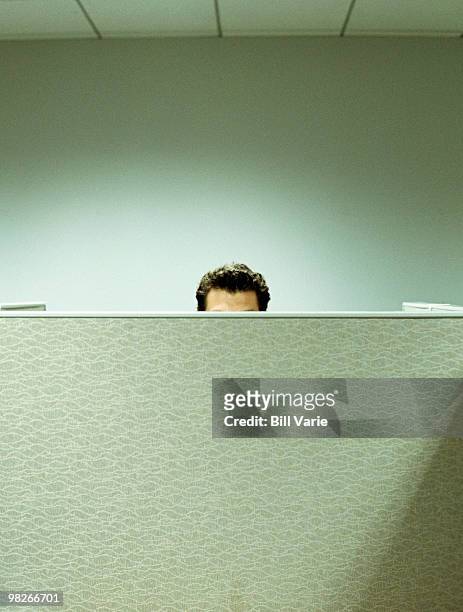 businessman behind cubicle wall - cubicle stockfoto's en -beelden