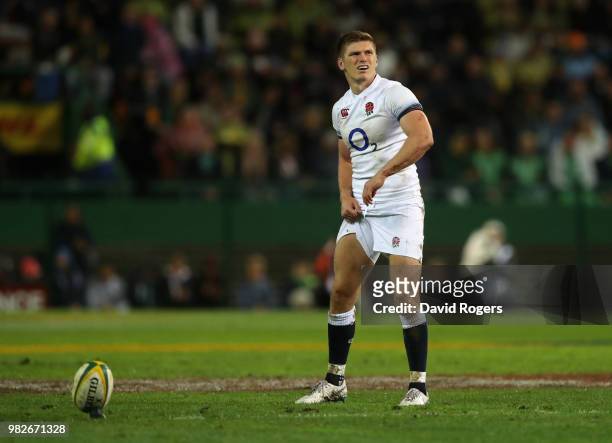 Owen Farrell of England lines up a penalty during the third test match between South Africa and England at Newlands Stadium on June 23, 2018 in Cape...