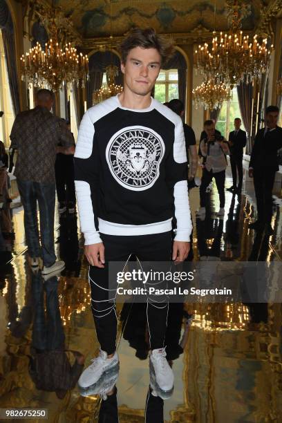 Oliver Cheshire attends the Balmain Menswear Spring/Summer 2019 show as part of Paris Fashion Week on June 24, 2018 in Paris, France.