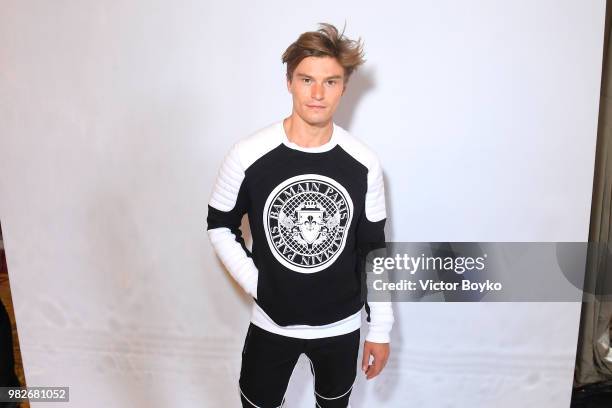 Oliver Cheshire attends the Balmain Menswear Spring/Summer 2019 show as part of Paris Fashion Week on June 24, 2018 in Paris, France.