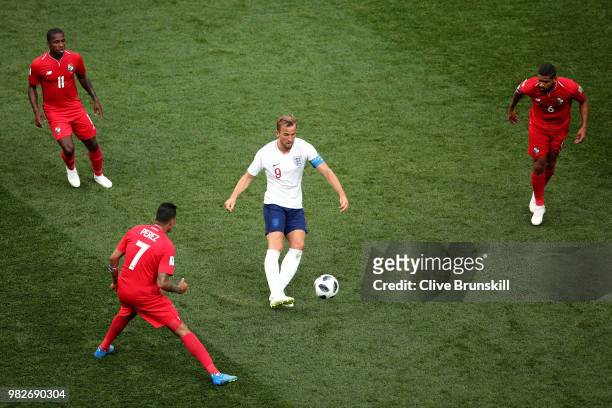 Harry Kane of England challenge for the ball with Blas Perez; Armando Cooper andGabriel Gomez of Panama during the 2018 FIFA World Cup Russia group G...