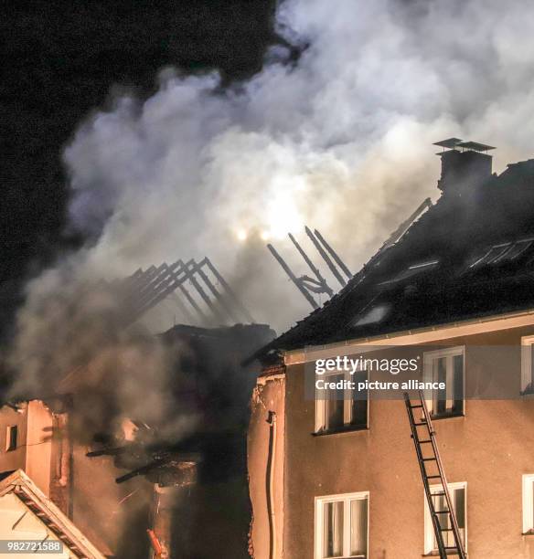 Dpatop - 24 June 2018, Wuppertal, Germany: Heavy smoke rises from the rubble of a partially collapsed residential building. In an explosion in a...