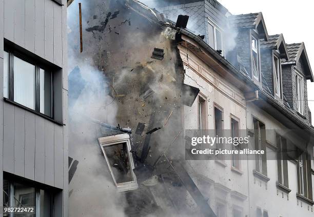 Dpatop - 24 June 2018, Wuppertal, Germany: The wreckage of the burned out half of a house in which there was an explosion during the night,...