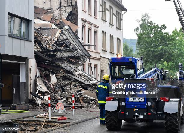 Dpatop - 24 June 2018, Wuppertal, Germany: The wreckage of the burned out half of a house in which there was an explosion during the night,...