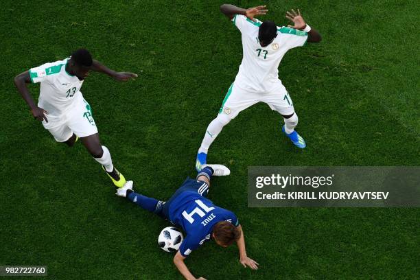 Senegal's midfielder Alfred N'Diaye and Senegal's midfielder Papa Alioune Ndiaye vies with Japan's midfielder Takashi Inui during the Russia 2018...