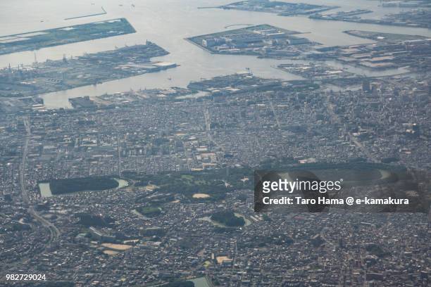 daisen kofun (burial mound) in sakai city in osaka prefecture in japan daytime aerial view from airplane - 堺市 ストックフォトと画像