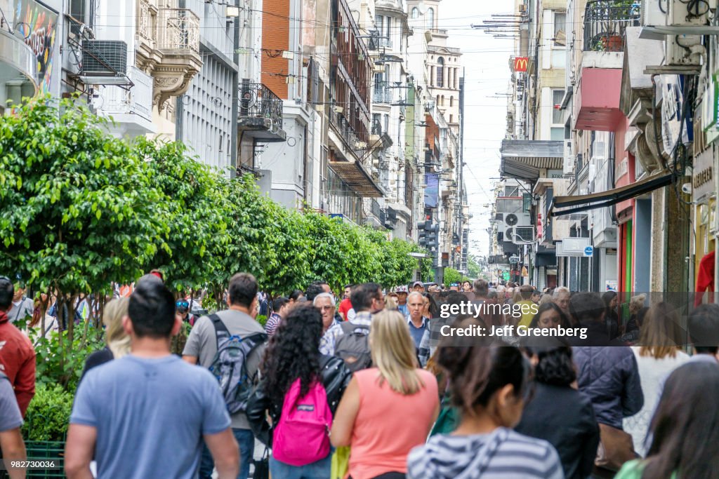 A crowded pedestrian mall in Calle Florida.