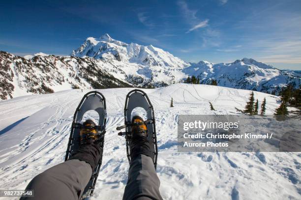 feet of snowshoer near mount shuksan in winter, north cascades national park, washington state, usa - monte shuksan - fotografias e filmes do acervo