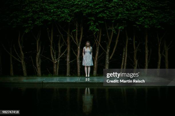 girl in park, sechelt, british columbia, canada - standing in the rain girl stockfoto's en -beelden