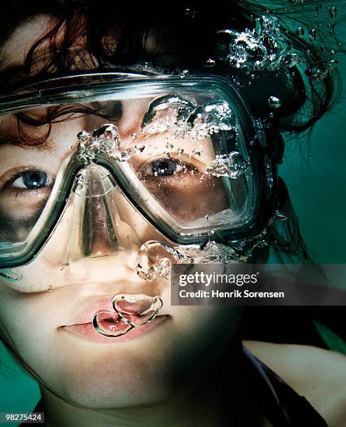 teenager with goggles underwater - henrik sorensen stock-fotos und bilder