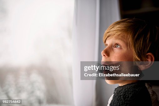 340 Boy Looking Out Window Surprise Stock Photos, High-Res Pictures, and  Images - Getty Images