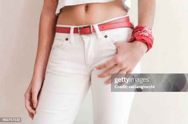 close-up of a girl wearing a crop top - white trousers stockfoto's en -beelden