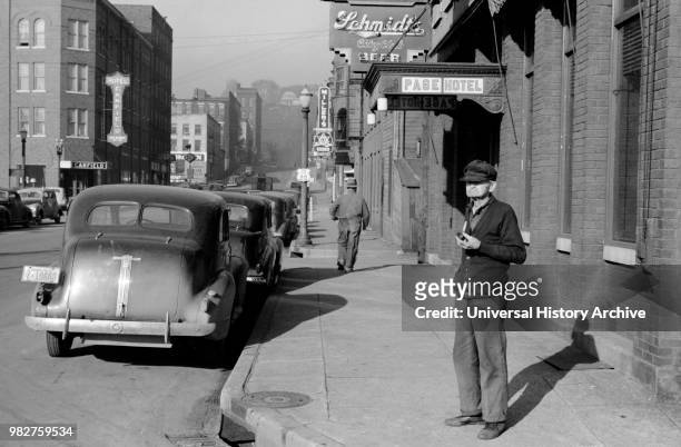Street Scene, Dubuque, Iowa, USA, John Vachon for Farm Security Administration, April 1940.