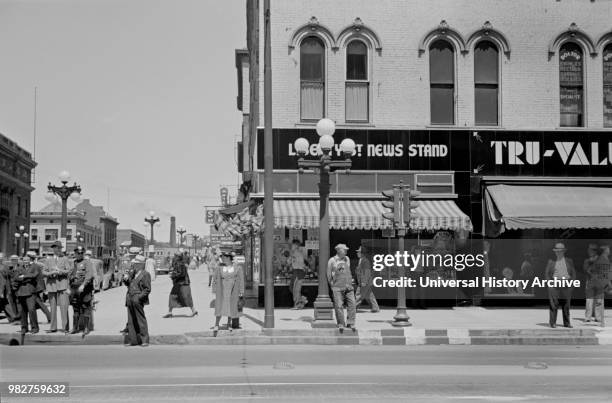 Street Scene, Peoria, Illinois, USA, Arthur Rothstein for U.S. Resettlement Administration, May 1938.