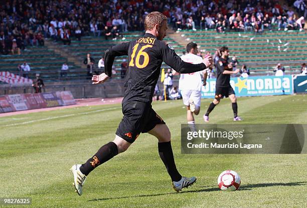 Daniele De Rossi of AS Roma during the Serie A match between AS Bari and AS Roma at Stadio San Nicola on April 3, 2010 in Bari, Italy.