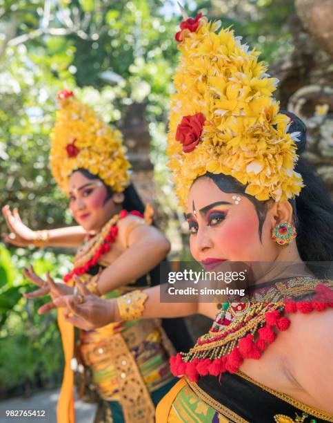 potrait of balinese dancers - dansa barong bildbanksfoton och bilder