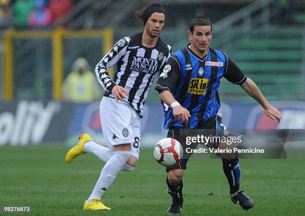 Simone Padoin of Atalanta BC in action during the Serie A match between Atalanta BC and AC Siena at Stadio Atleti Azzurri d'Italia on April 3, 2010...