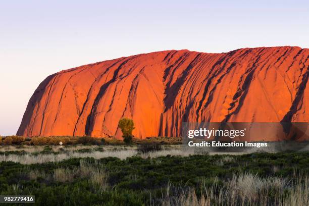 Uluru , Uluru-Kata Tjuta National Park, UNESCO World Heritage Site, Northern Territory, Australia.