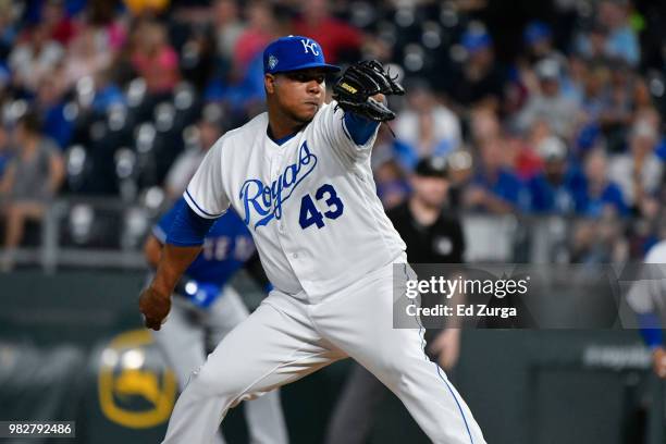 Wily Peralta of the Kansas City Royals throws against the Texas Rangers at Kauffman Stadium on June 20, 2018 in Kansas City, Missouri.