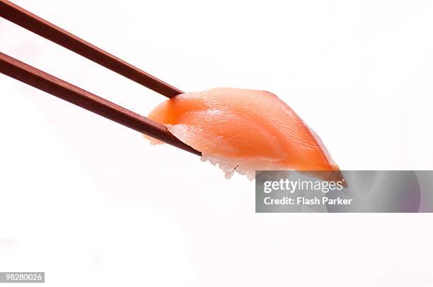 sushi   - eetstokje stockfoto's en -beelden