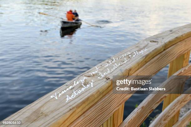 loisirs, promenade en barque sur la rivière schuylkill à philadelphie (pennsylvanie) - schuylkill river photos et images de collection