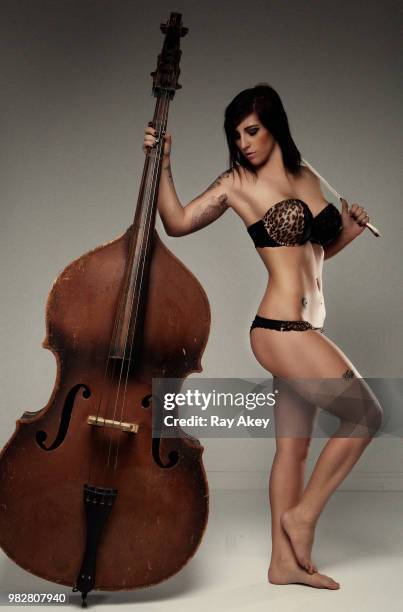 superbass - superbass stock pictures, royalty-free photos & images