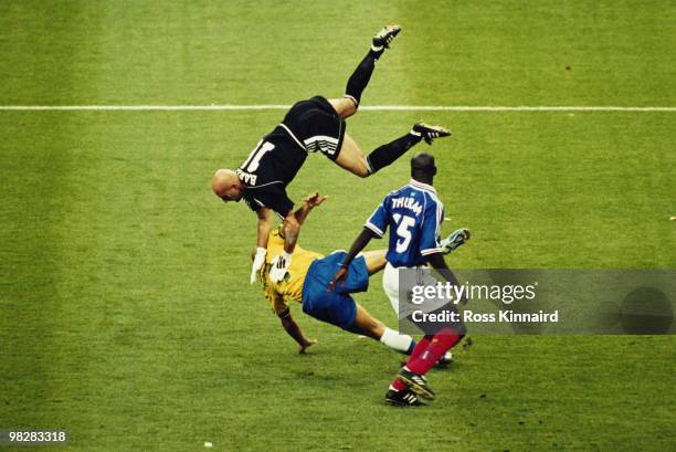 Goalkeeper Fabien Barthez of France clashes with Ronaldo of Brazil as Lilian Thuram looks on during the 1998 FIFA World Cup final on 12 July 1998...