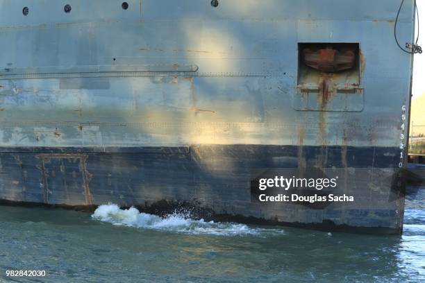 starboard side of a large ship in the water - starboard stock pictures, royalty-free photos & images