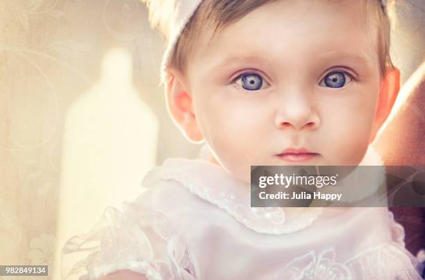 painting of child (12-23 months) - 12 23 months stock pictures, royalty-free photos & images