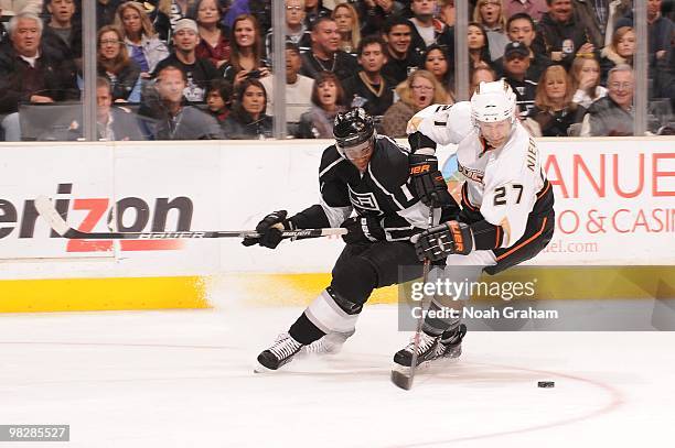 Scott Niedermayer of the Anaheim Ducks battles for the puck against Wayne Simmonds of the Los Angeles Kings on April 3, 2010 at Staples Center in Los...