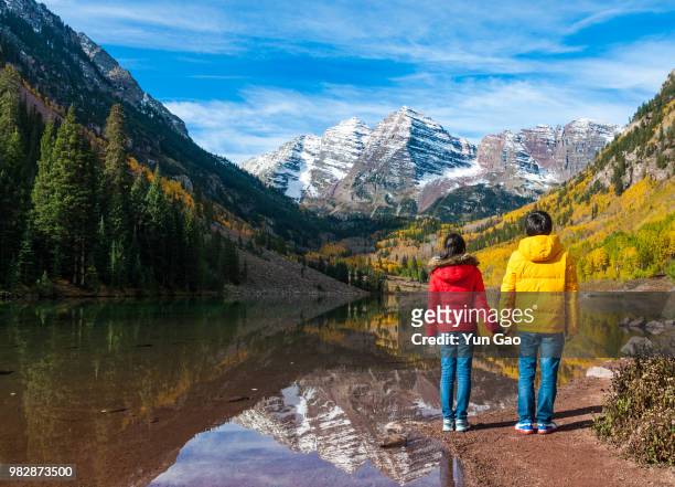 young couple looking at mountains, white river national forest, aspen, colorado, usa - white river national forest stock-fotos und bilder