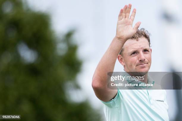 June 2018, Germany, Pulheim, Golf, Europe Tour, International Open, Singles, Men, 4th Round. English golfer Matt Wallace waving to spectators. Photo:...