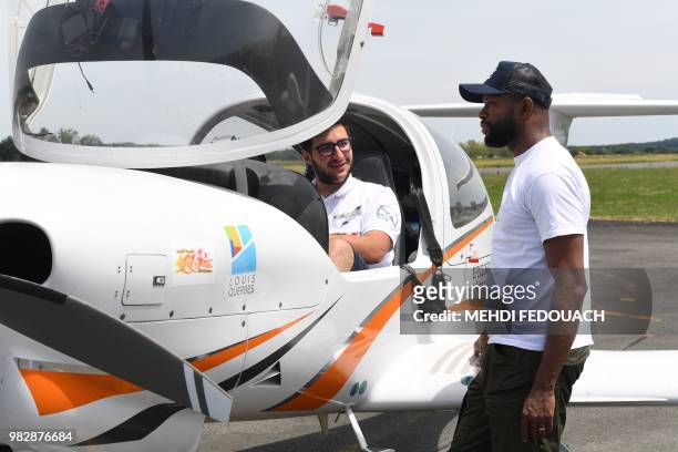 Gerald Egea speaks with a pilot at Bergerac airport on June 24, 2018 after landing for a last refueling prior to a 45 mn flight to Rodez to end his...