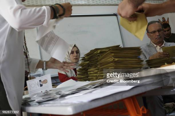 Electoral officials count ballots following voting in the parliamentary and presidential elections in Istanbul, Turkey, on Sunday, June 24, 2018....