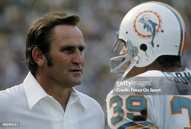 Running back Larry Csonka of the Miami Dolphins talks with head coach Don Shula on the sidelines circa mid 1970's during an NFL football game. Csonka...