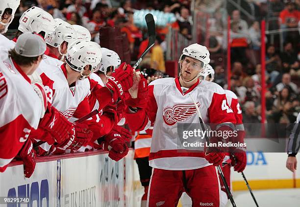 Darren Helm of the Detroit Red Wings celebrates a goal with his teammates against the Philadelphia Flyers on April 4, 2010 at the Wachovia Center in...