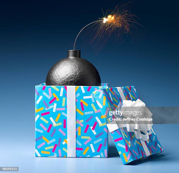 bomb in gift box - jeffrey coolidge stock-fotos und bilder