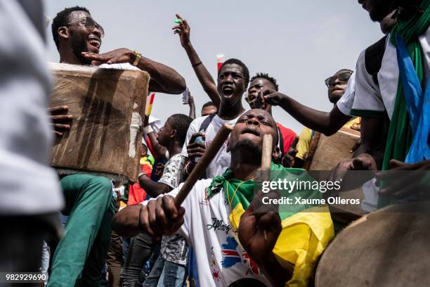 Senegal fans watch game two of group H of the World Cup match between Japan and Senegal at Obelisque square on June 24, 2018 in Dakar, Senegal. The...