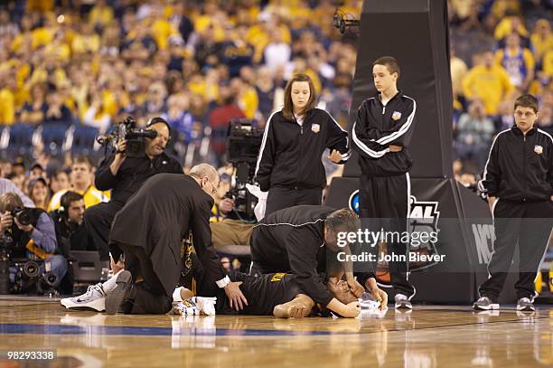 Final Four: West Virgina head coach Bob Huggins with Da'Sean Butler after sustaining injury during game vs Duke. Indianapolis, IN 4/3/2010 CREDIT:...