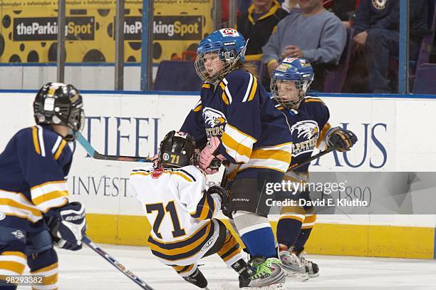 Pee Wee action during intermission of St. Louis Blues vs Chicago Blackhawks game. Mites on Ice. St. Louis, MO 3/30/2010 CREDIT: David E. Klutho