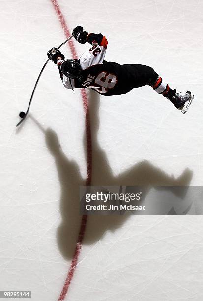 Darroll Powe of the Philadelphia Flyers warms up before playing against the New York Islanders on April 1, 2010 at Nassau Coliseum in Uniondale, New...
