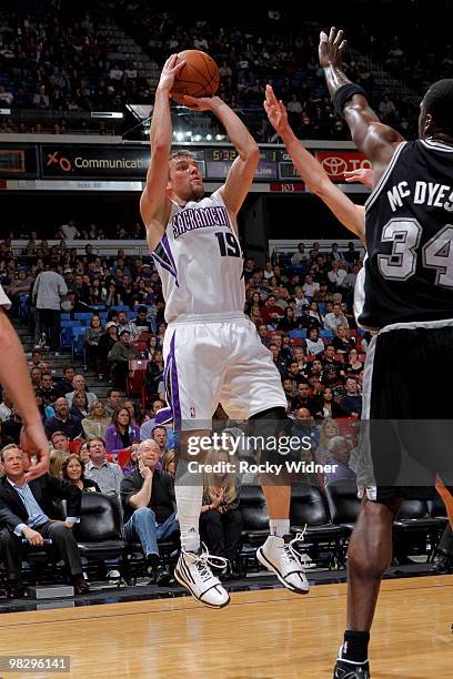 Beno Udrih of the Sacramento Kings shoots the ball in front of Antonio McDyess of the San Antonio Spurs on April 6, 2010 at ARCO Arena in Sacramento,...