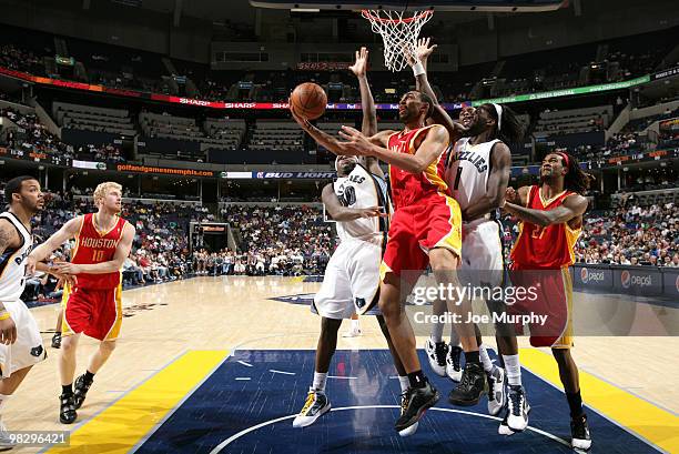Jared Jeffries of the Houston Rockets shoots around Zach Randolph and DeMarre Carroll of the Memphis Grizzlies on April 06, 2010 at FedExForum in...