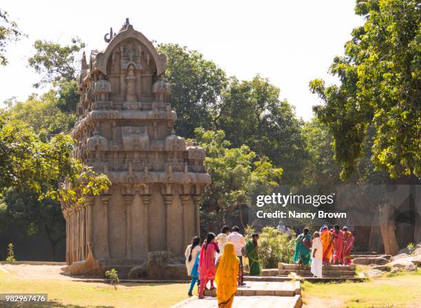 small hindu temple in mahabalipuram site india. - circa 7th century - fotografias e filmes do acervo