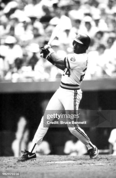 Barry Bonds of the Pittsburgh Pirates swings at the pitch during an MLB game against the New York Mets circa 1987 at Shea Stadium in Flushing, New...