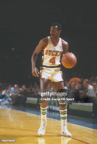 Sidney Moncrief of the Milwaukee Bucks dribbles the ball against the San Diego Clippers during an NBA basketball game circa 1980 at the MECCA Arena...