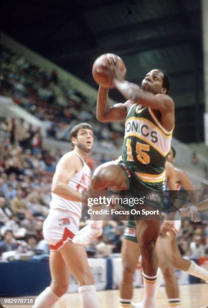 Vinnie Johnson of the Seattle Supersonics drives on Mike Newlin of the New Jersey Nets during an NBA basketball game circa 1980 at the Rutgers...