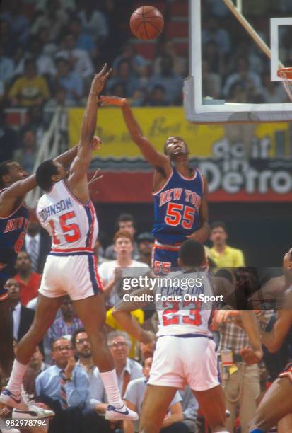 Vinnie Johnson of the Detroit Pistons shoots over Louis Orr of the New York Knicks during an NBA basketball game circa 1987 at The Pontiac Silverdome...